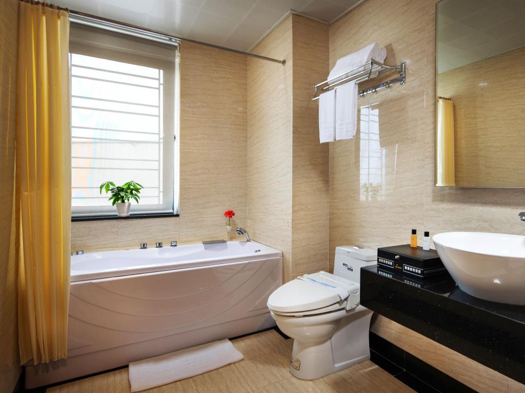 Luxeden Hotel Hanoi Esterno foto