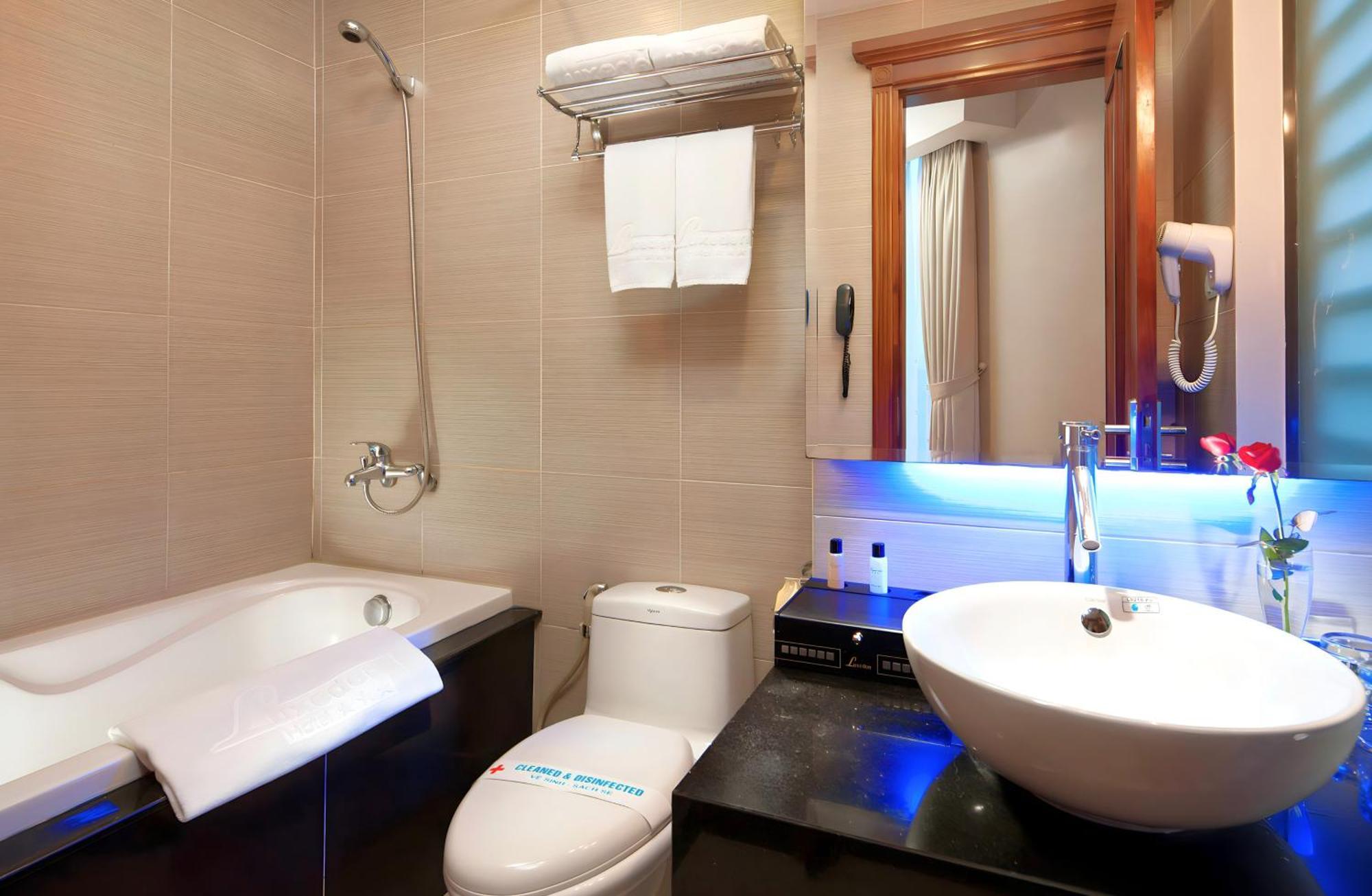 Luxeden Hotel Hanoi Esterno foto