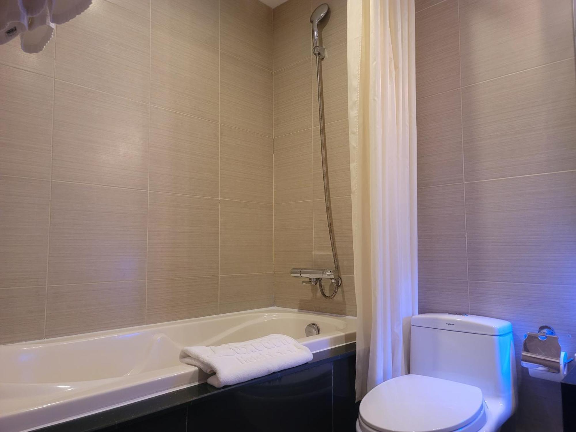 Luxeden Hotel Hanoi Esterno foto