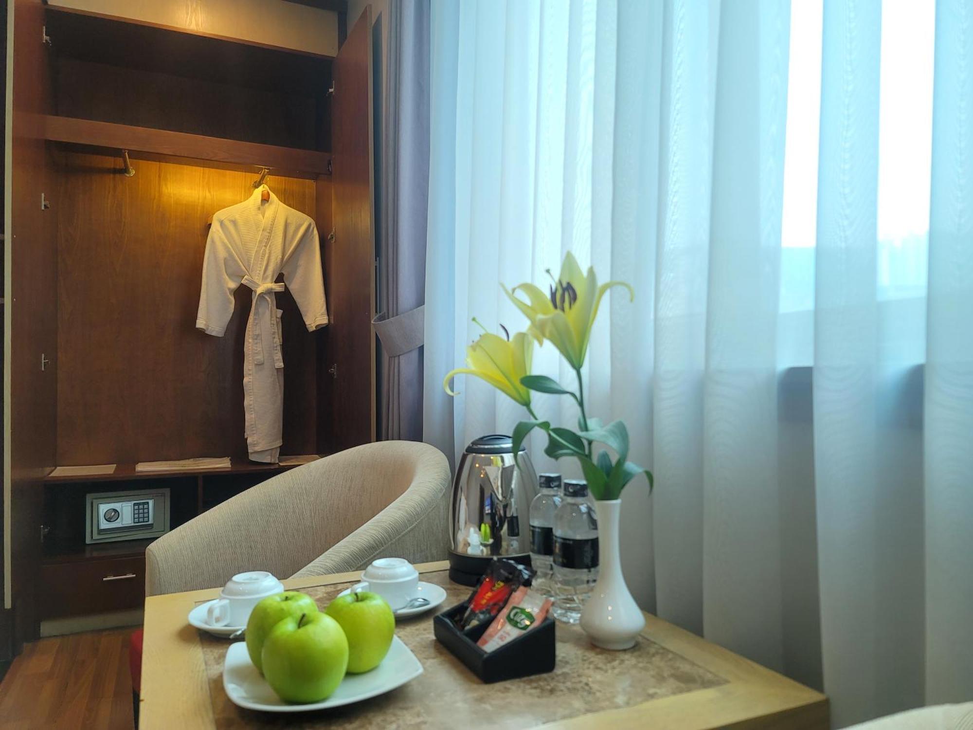 Luxeden Hotel Hanoi Esterno foto