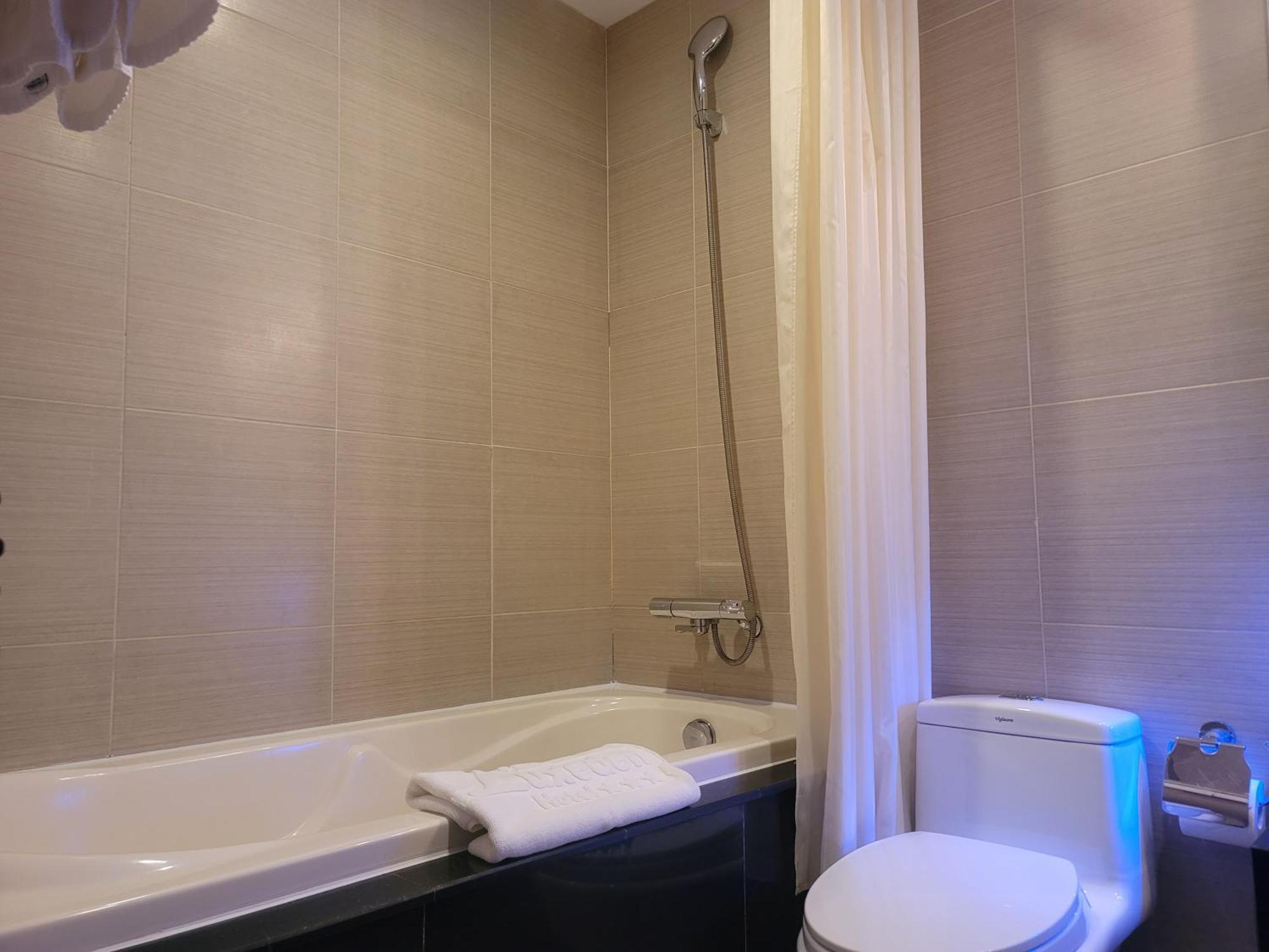 Luxeden Hotel Hanoi Esterno foto