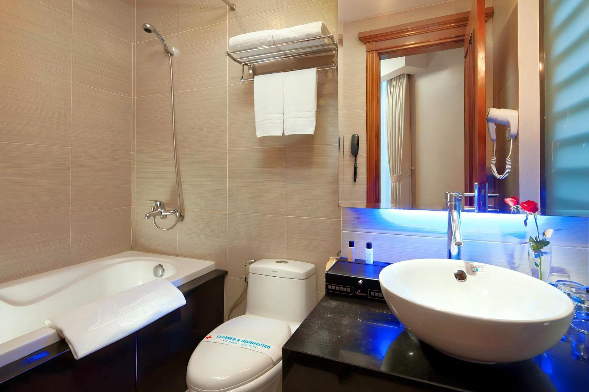 Luxeden Hotel Hanoi Esterno foto
