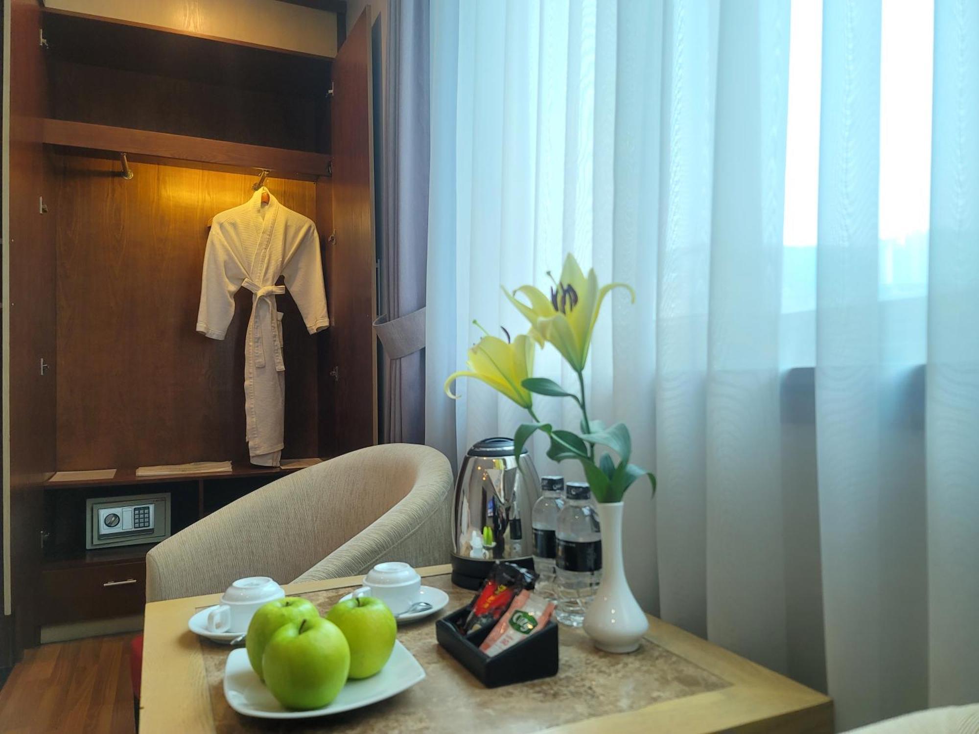 Luxeden Hotel Hanoi Esterno foto