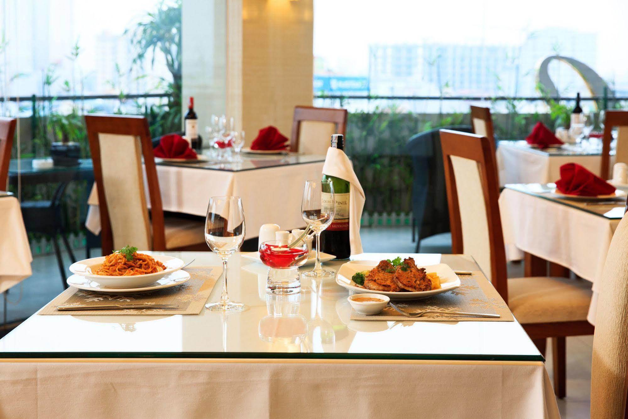 Luxeden Hotel Hanoi Esterno foto