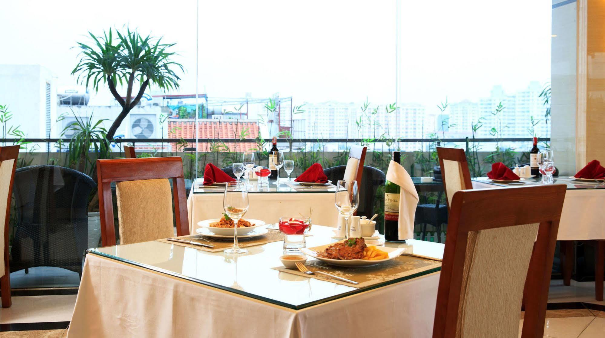 Luxeden Hotel Hanoi Esterno foto