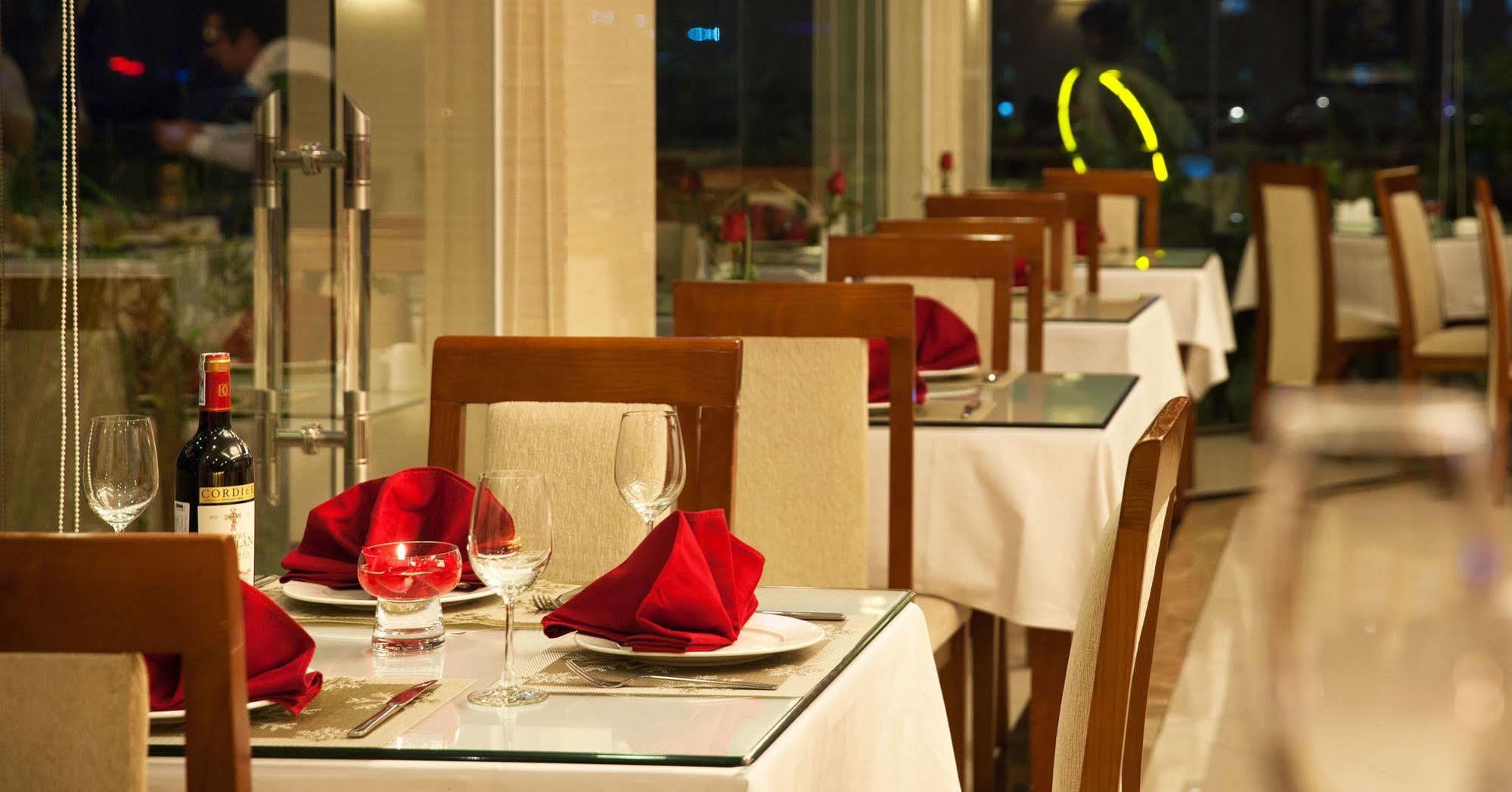 Luxeden Hotel Hanoi Esterno foto